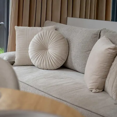 Nowoczesny Apartament Z Tarasem Wroclaw Braniborska 72 By Heyrent